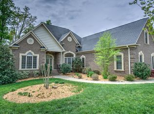 5897 Four Wood Dr, Matthews, NC 28104