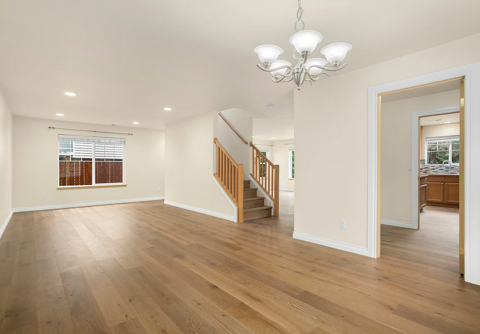 4 bed, 2585 sqft, $4,050 — Photo 3
