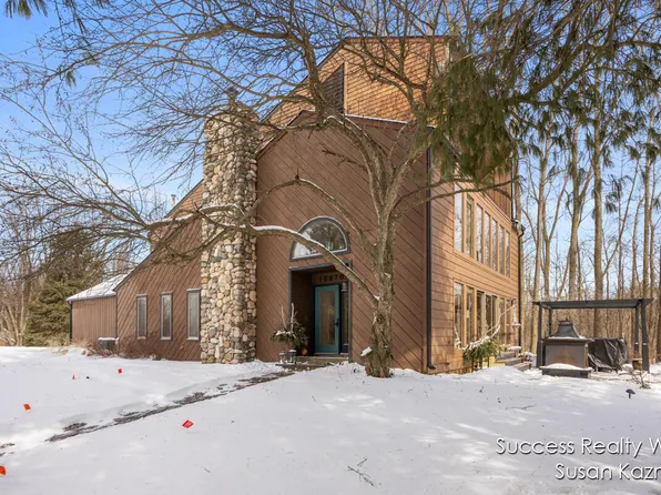 10870 Phelps Ave NW, Sparta, MI 49345