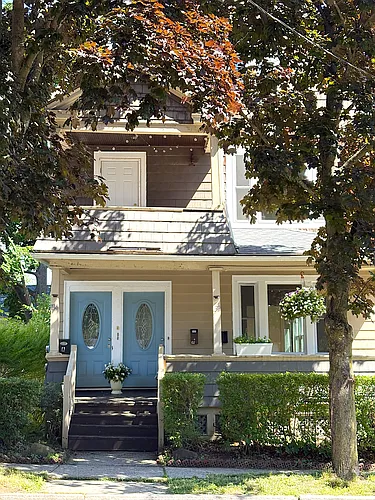 132 Grand St Photo 1