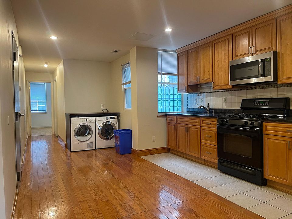 1st image of 937 Carpenter St #3FL