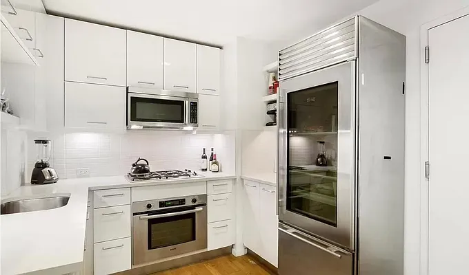 Rented by Avenues Real Estate | media 2