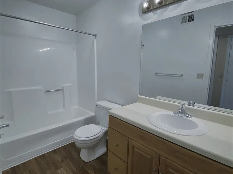 The Retreat at Woodlands Apartments — Photo 37