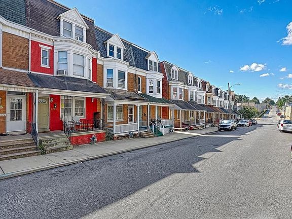 2nd image of 924 W College Ave