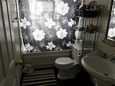5th image of 5137 W 105th St