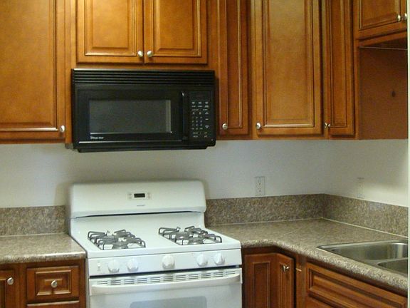 5th image of 15939 Victory Blvd APT 103