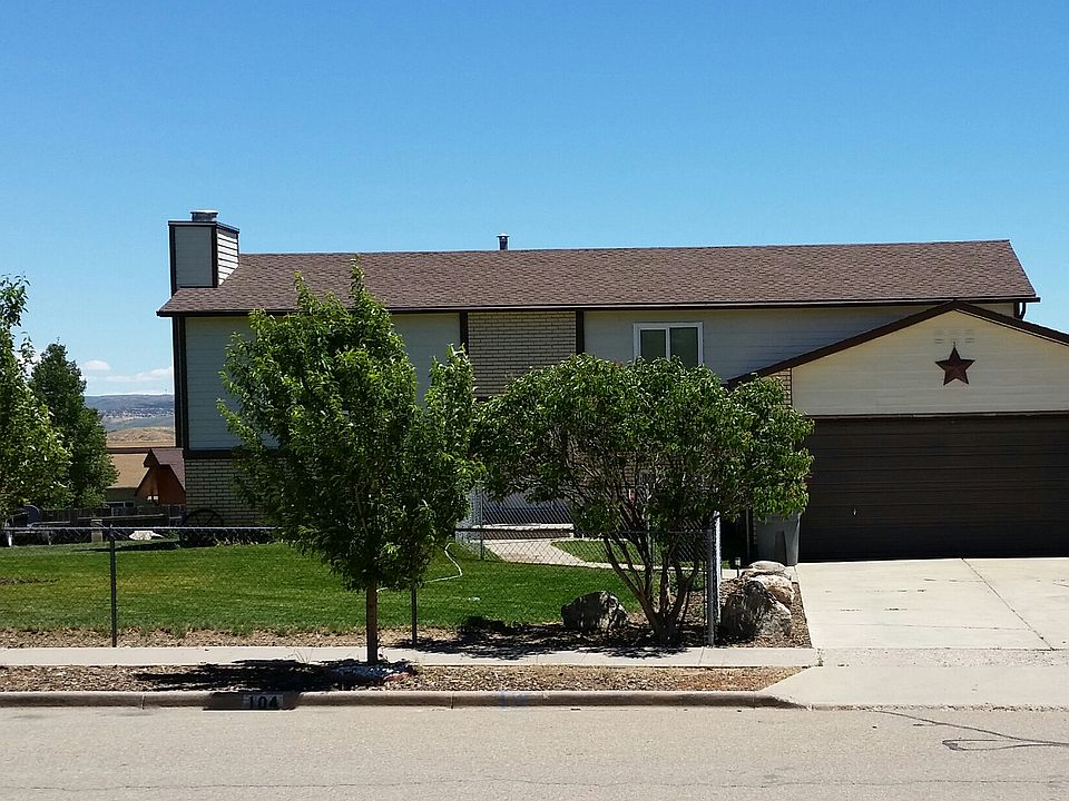 1st image of 104 Canyon Hollow Dr