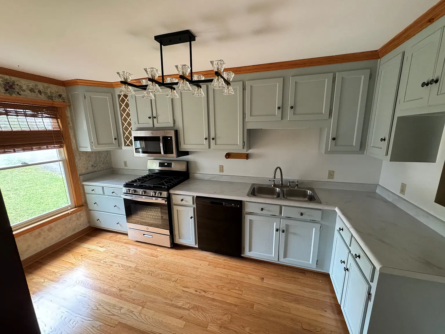 3 bed, 1300 sqft, $1,550 — Photo 2