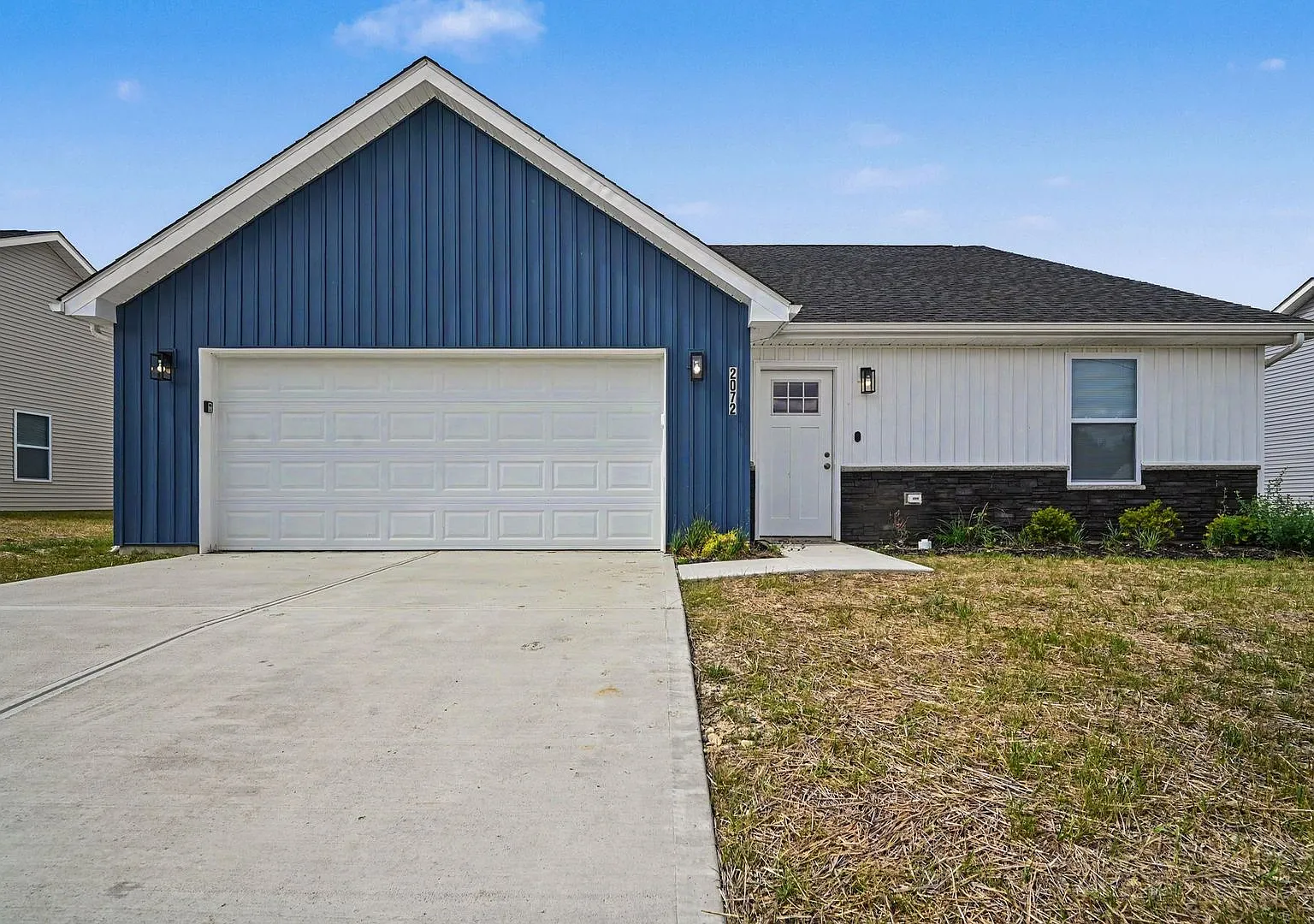 Stylish 4BR Getaway in Quiet Dayton Suburb — Photo 1