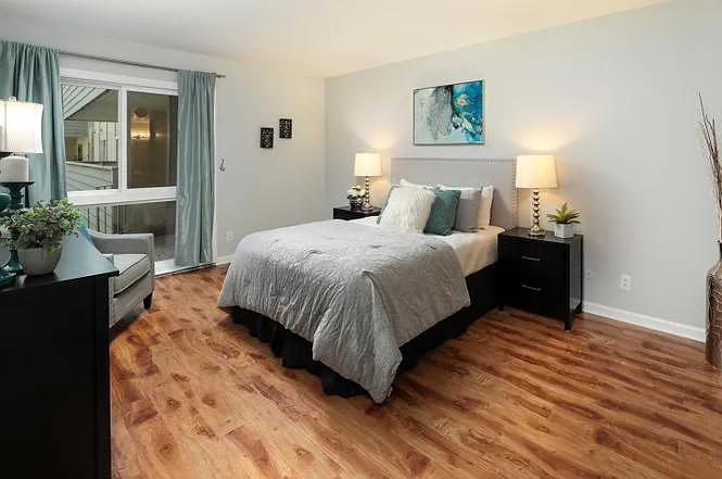 1033 Crestview Dr — Photo 4