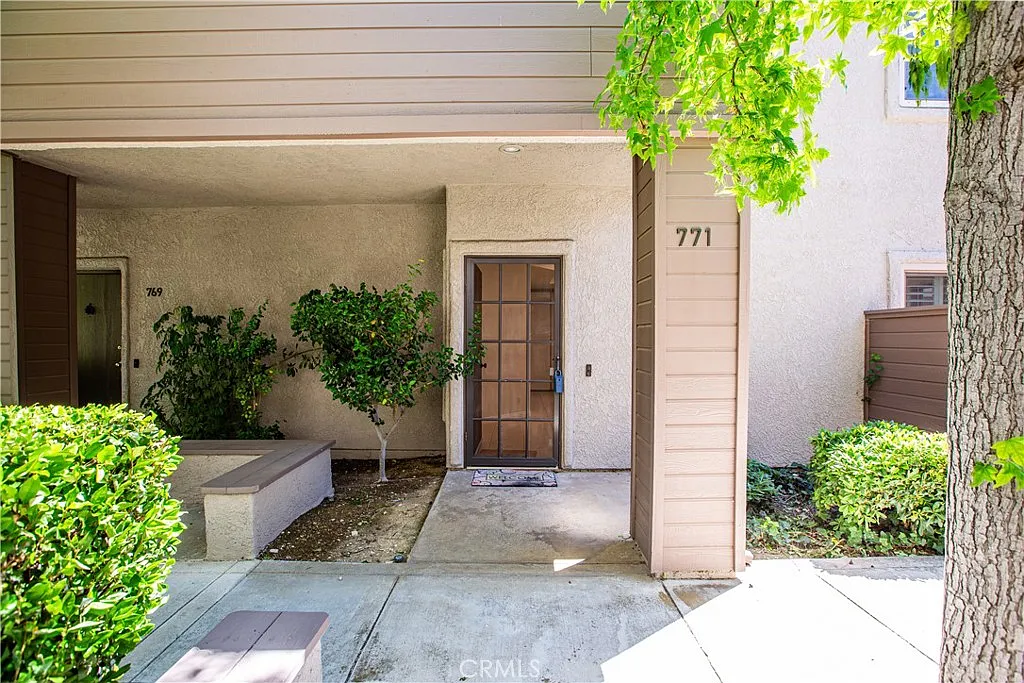 2 bed, 1172 sqft, $3,950 — Photo 1