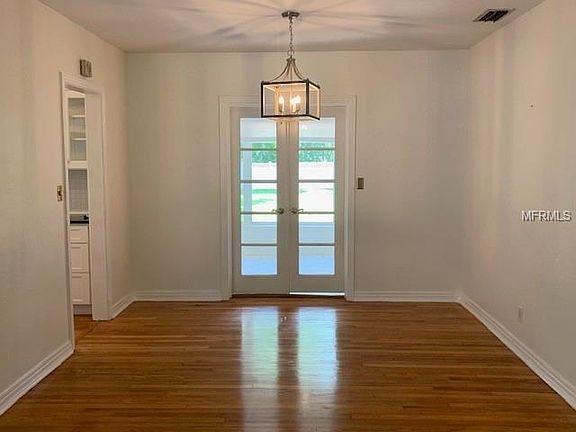 5th image of 211 Oakwood Way