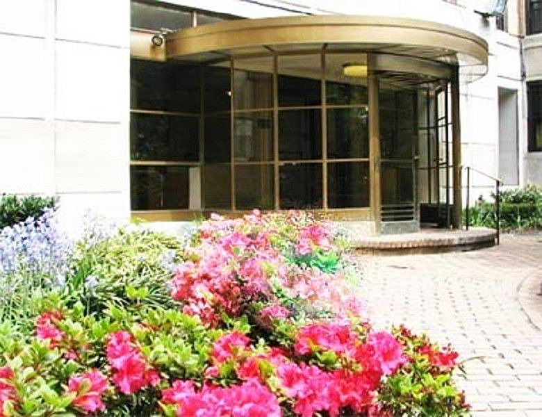 1st image of 20 Plaza St E