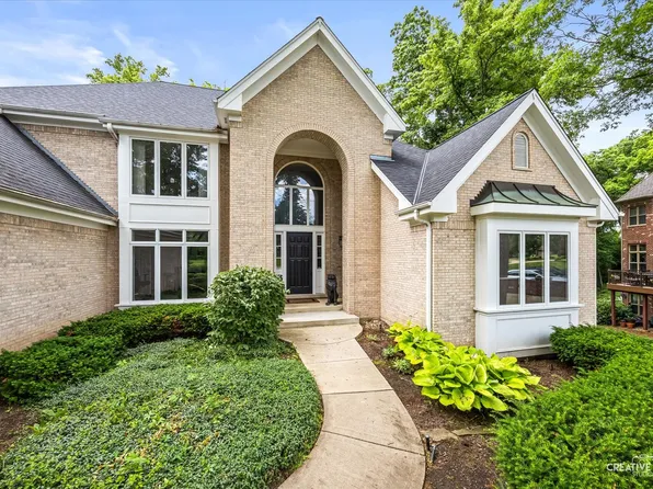 63 Muirfield Cir, Wheaton, IL 60189