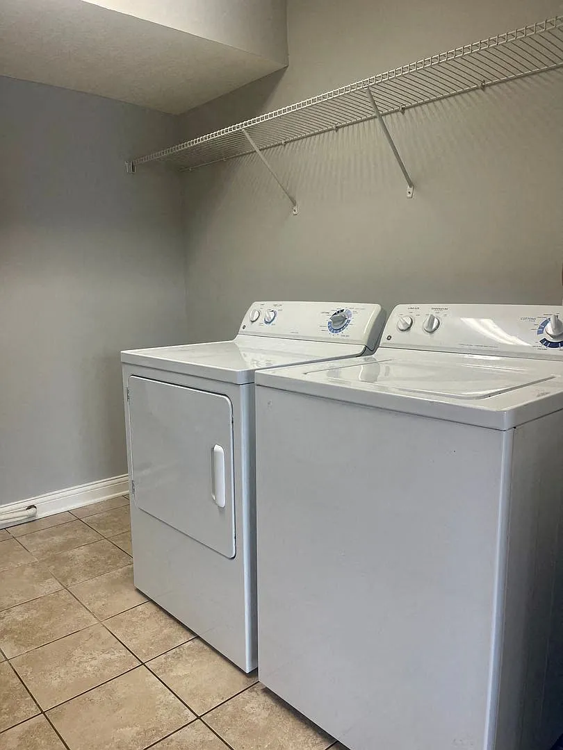 Twin Lakes Apartments — Photo 3