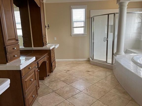 2nd image of 1038 Silver Oak Pl