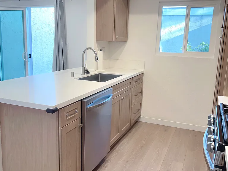 2135 N Fairview St — Photo 4