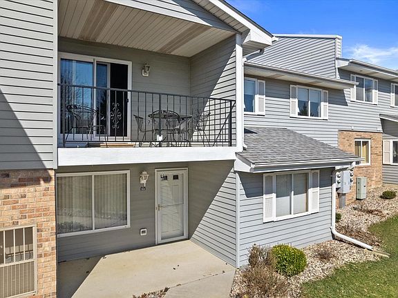 3rd image of 1057 North SunnySlope DRIVE #104