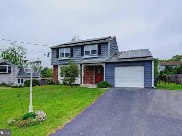 115 Lakeside Dr, Glassboro, NJ 08028
