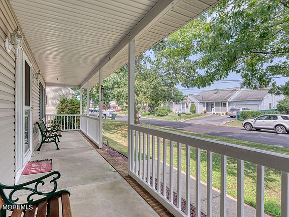 4th image of 52 Garden Avenue