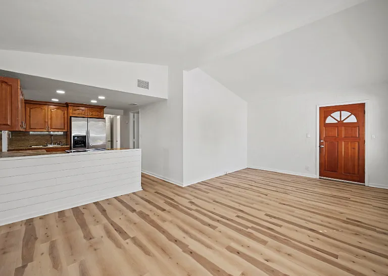 3353 Charles Ave — Photo 10