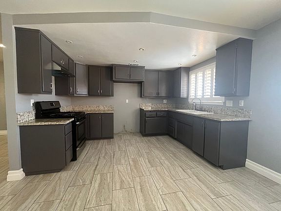 4th image of 18031 Linden St