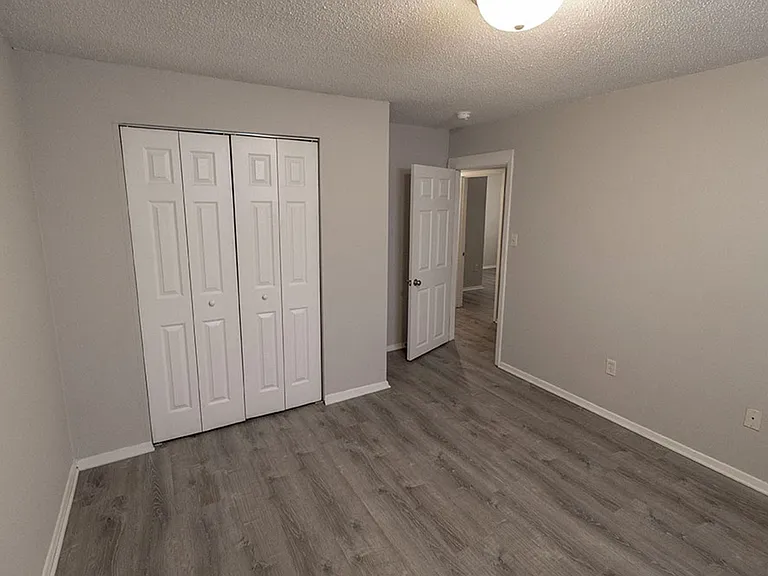 215 Wheaton Ct — Photo 22