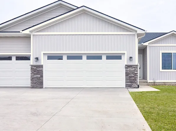 609 Milan St, West Des Moines, IA 50266