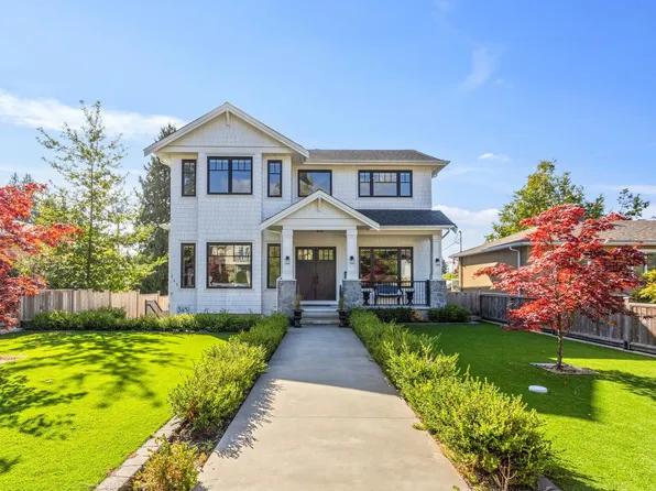 345 E 20th St, North Vancouver, BC V7L 3A8