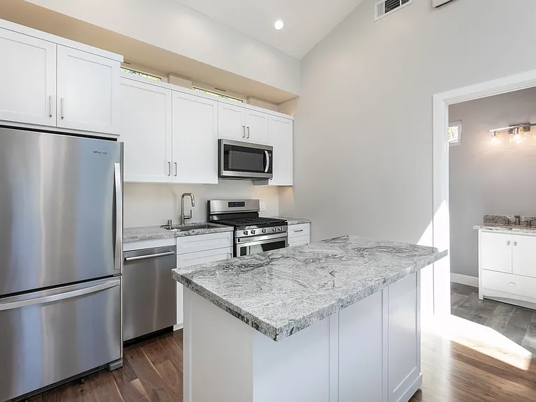 7849-7851 Airlane Ave — Photo 15
