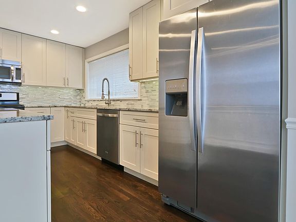 4th image of 5351 W Sunnyside Ave #2