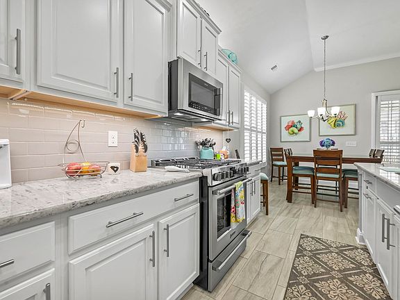 3rd image of 941 Bronwyn Circle