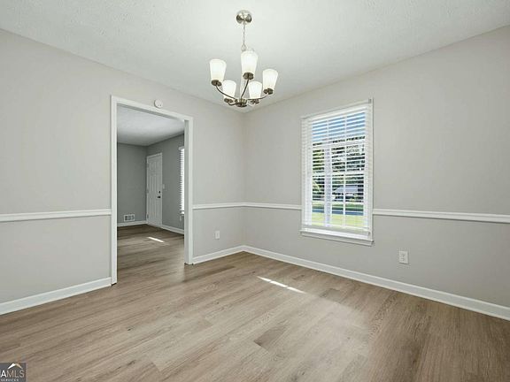 4th image of 2409 Three Bars Dr