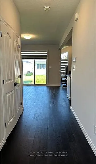 63 Royal Cres — Photo 9