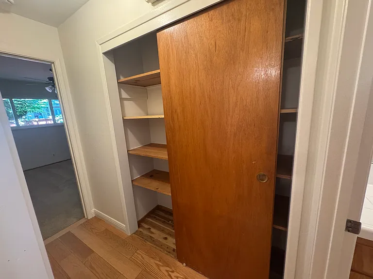 2132 Clinton Ave #B — Photo 11