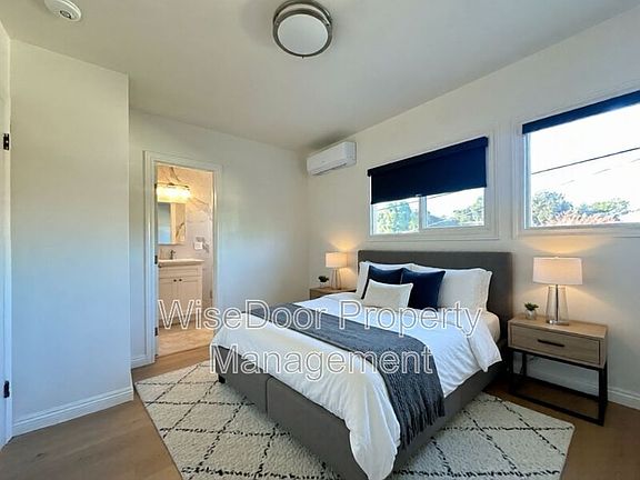 4th image of 5934-5936 Cloverly Ave #D