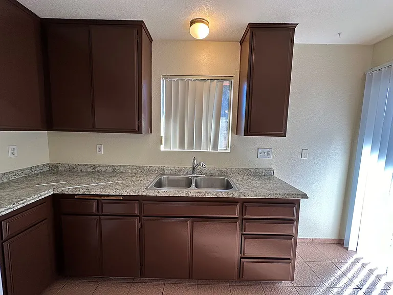 RV T 13915 — Photo 15