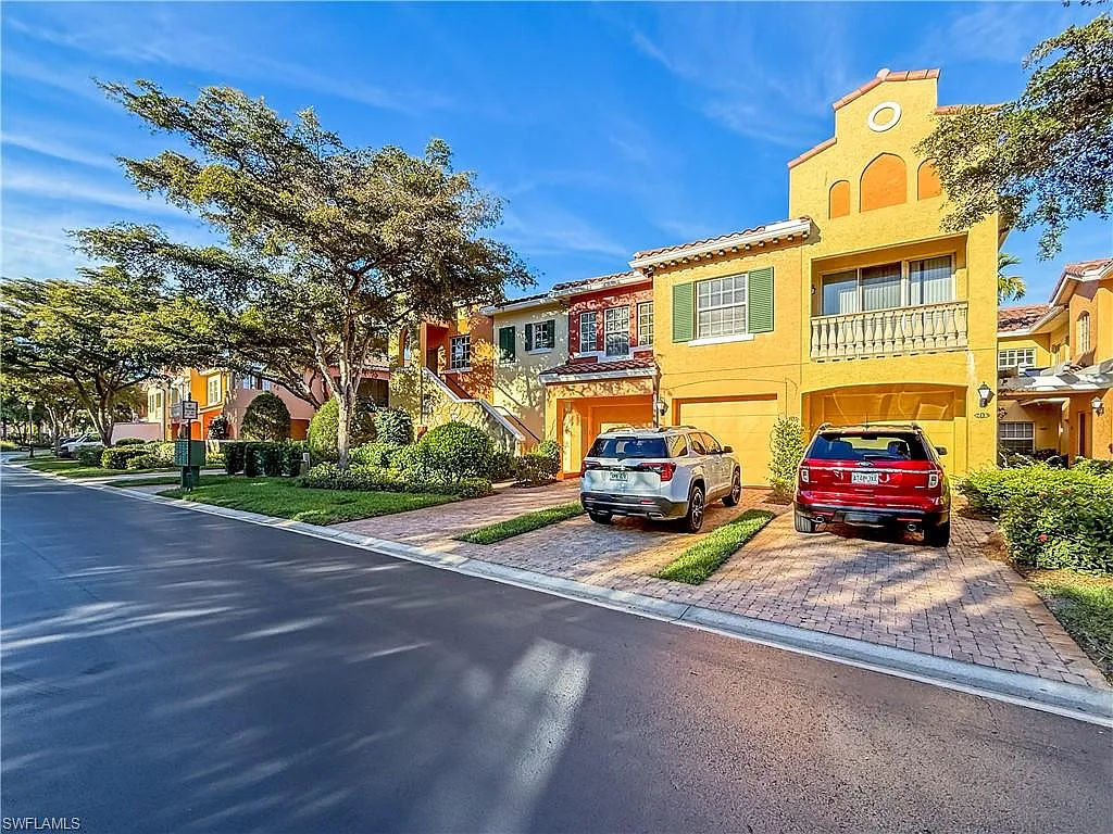 3 bed, 2.0 bath, 1612 sqft, $6,000 — Photo 2