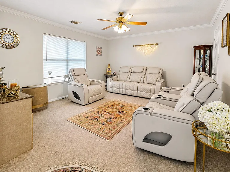 210 Windrift Ct — Photo 24