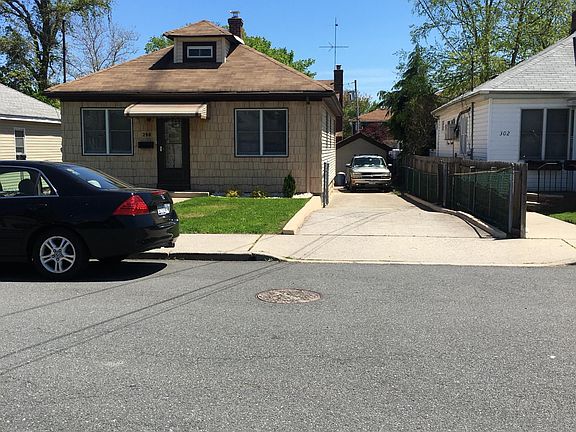 2nd image of 298 Boundary Ave