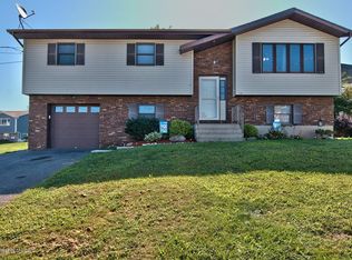 1 Railroad St, Avoca, PA 18641