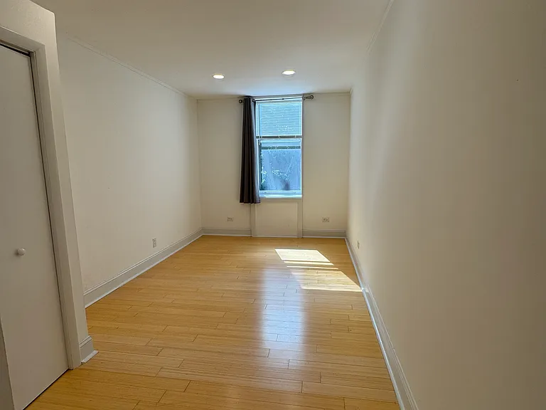 313 S 17th St #2F — Photo 8