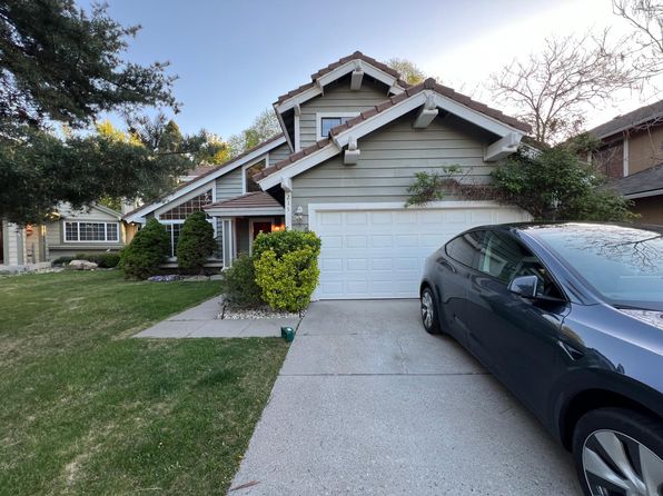 215 Bluewater Ct