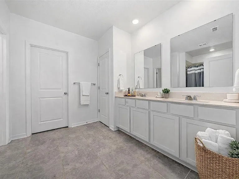 3977 Willowbrook Dr — Photo 3