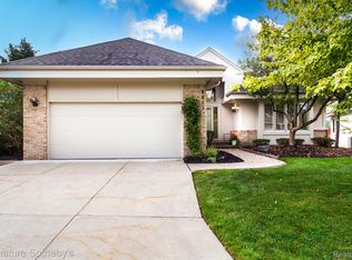 6623 Pleasant Lake Ct, West Bloomfield, MI 48322