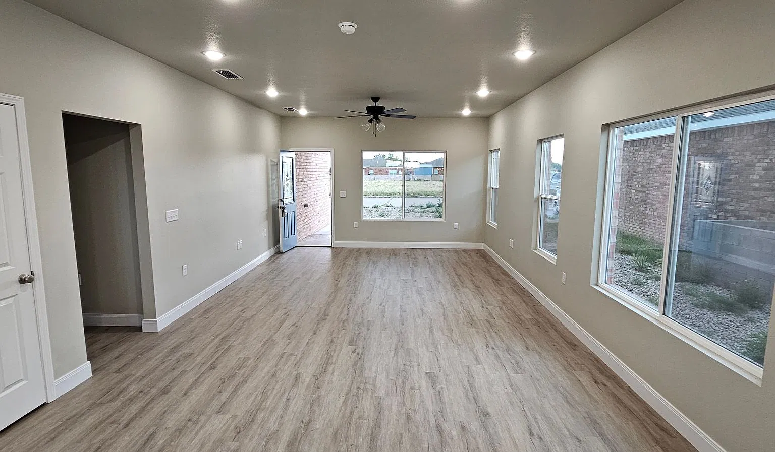 Beautiful 3 bedroom, 2 bath home for rent — Photo 4