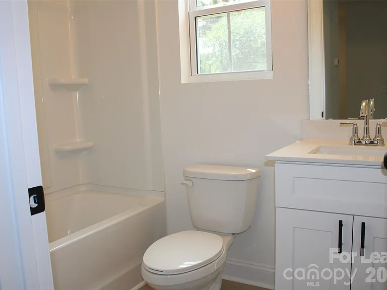 574 W Park Ave #A — Photo 17