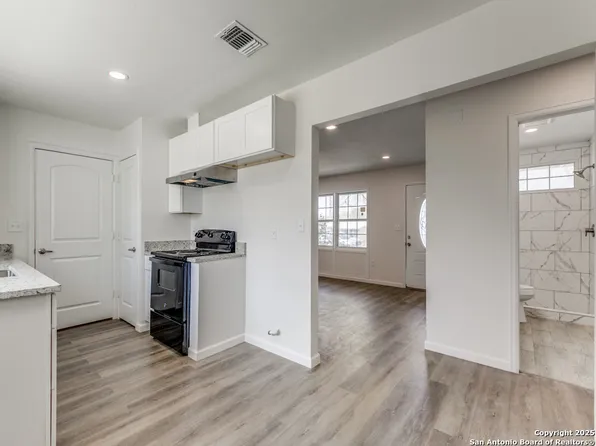 810 WEIZMANN ST, San Antonio, TX 78213