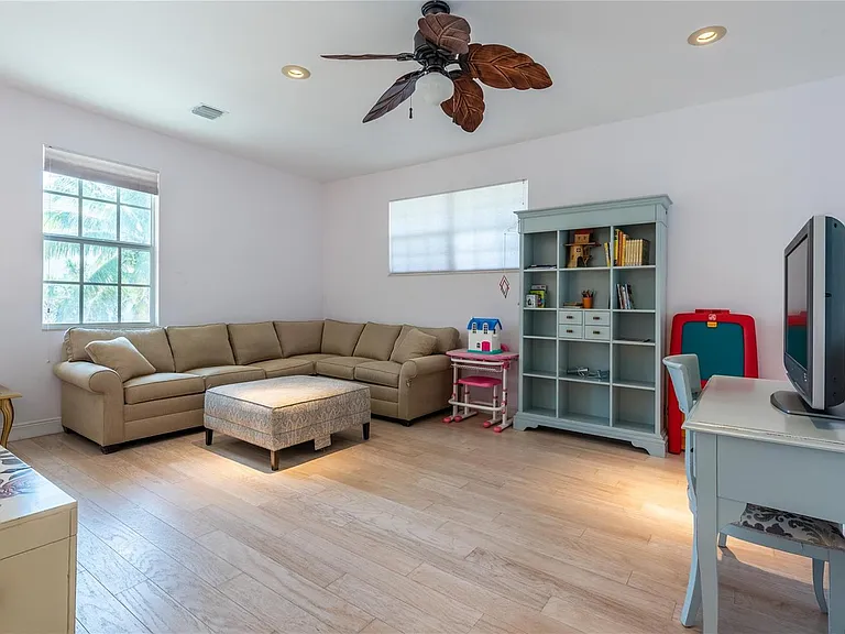 2999 Banyan Rd — Photo 31
