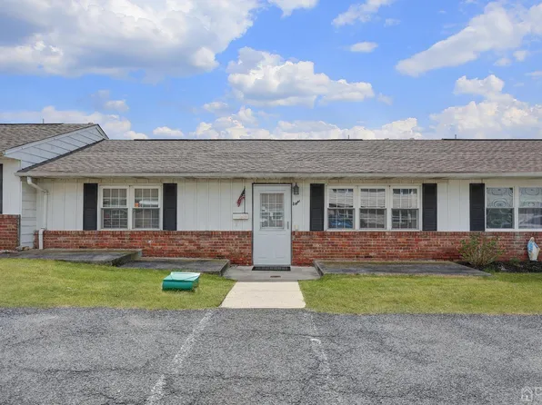 8 Michigan Dr, Matawan, NJ 07747